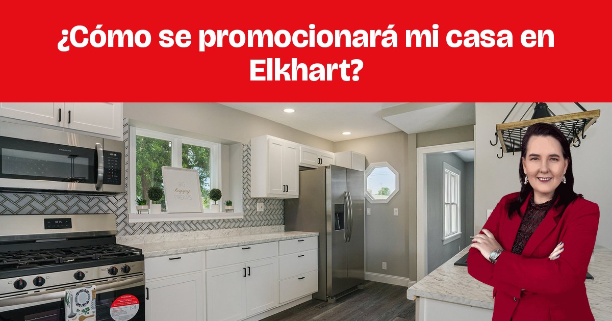 Una cocina con gabinetes blancos, estufa de gas, pisos de madera y un colgador de ollas.
