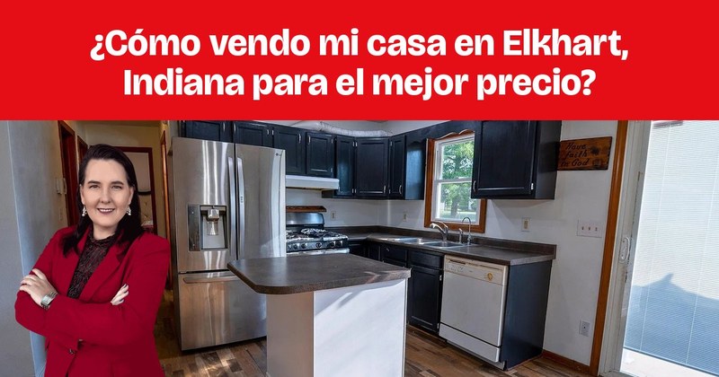 Una cocina con gabinetes oscuros, isla central y electrodomésticos de acero inoxidable.