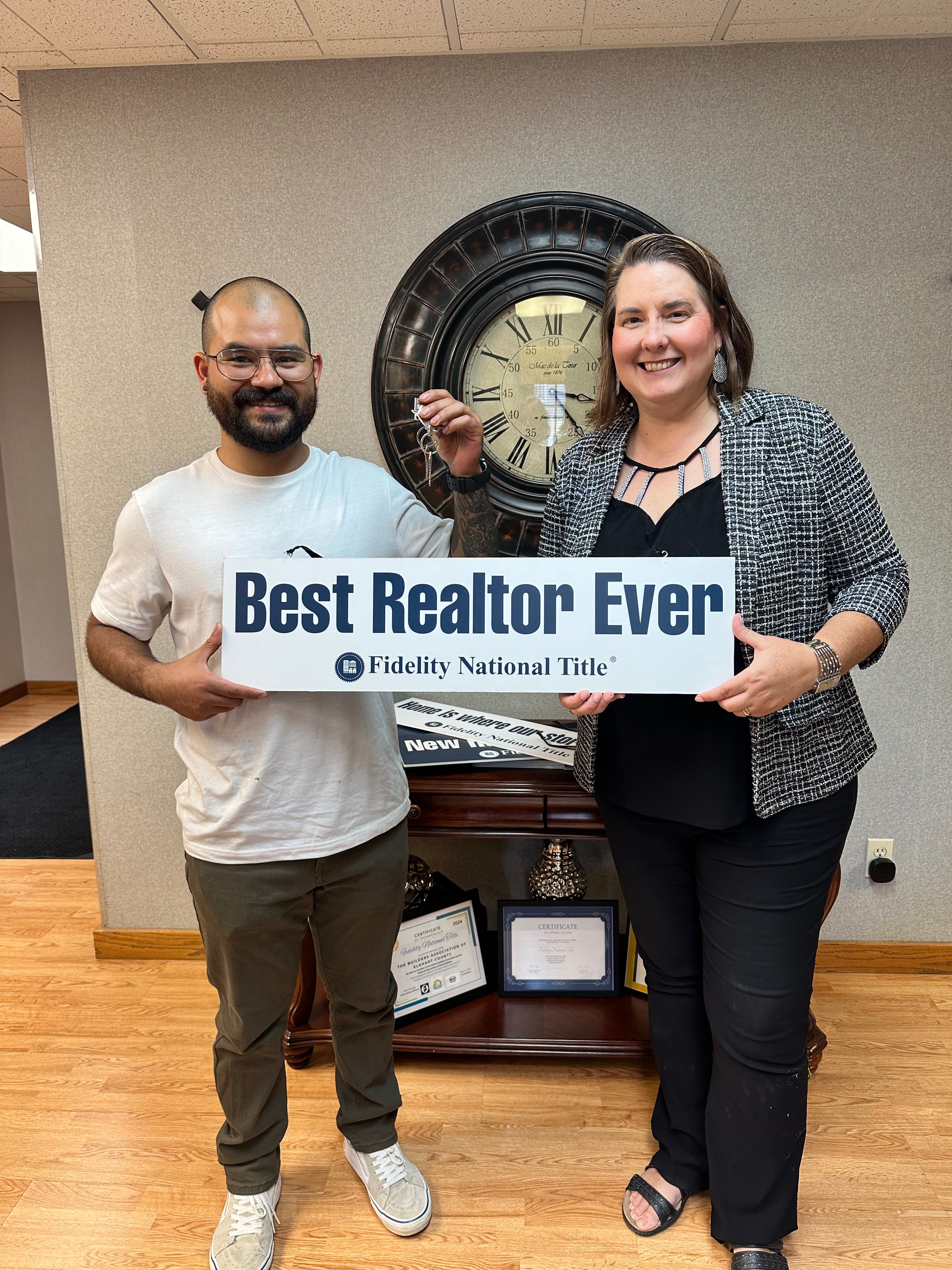 Clientes de Lisa Collio celebrando la compra de su casa en Goshen y Elkhart, Indiana