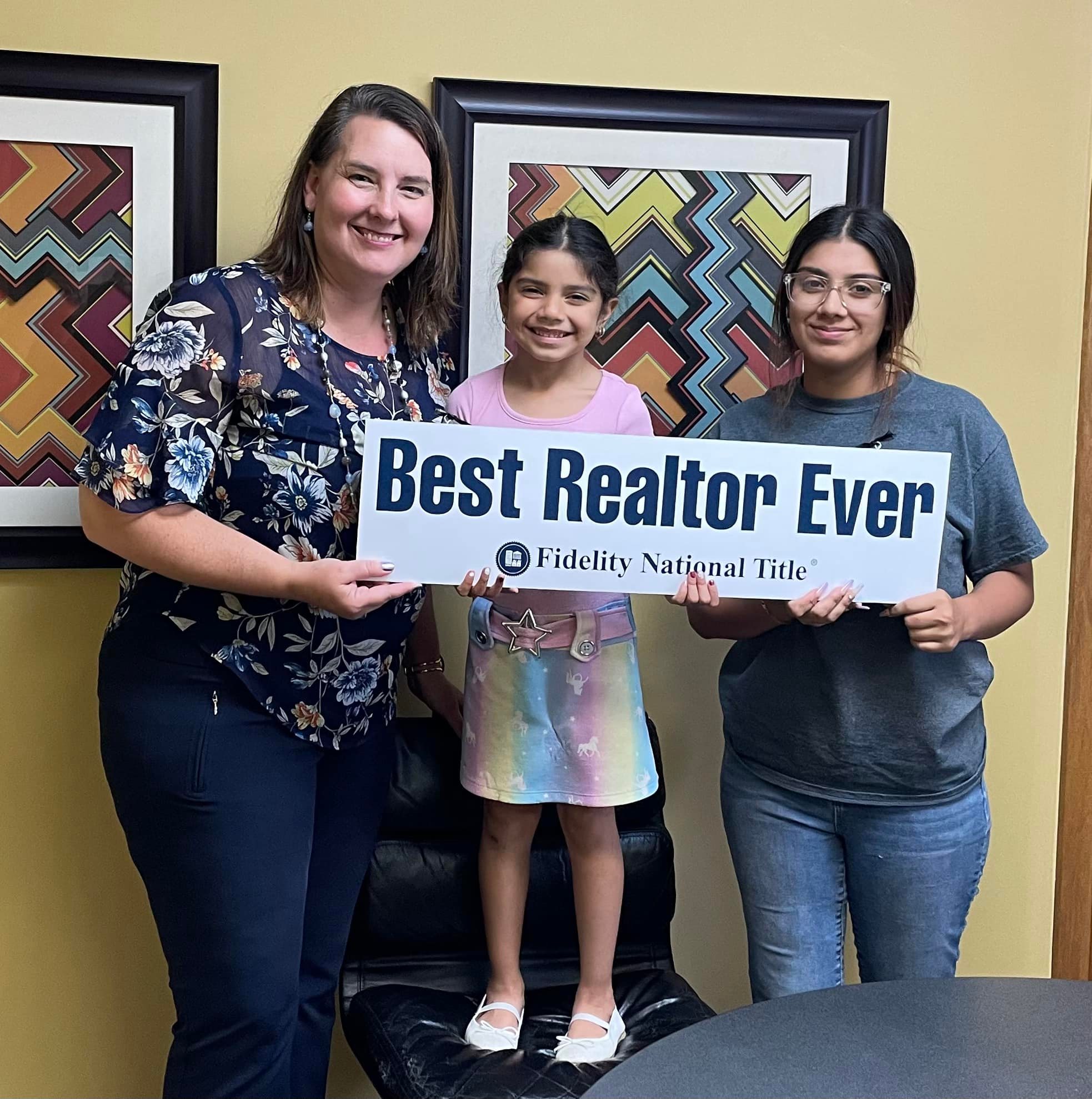 Clientes de Lisa Collio celebrando la compra de su casa en Goshen y Elkhart, Indiana