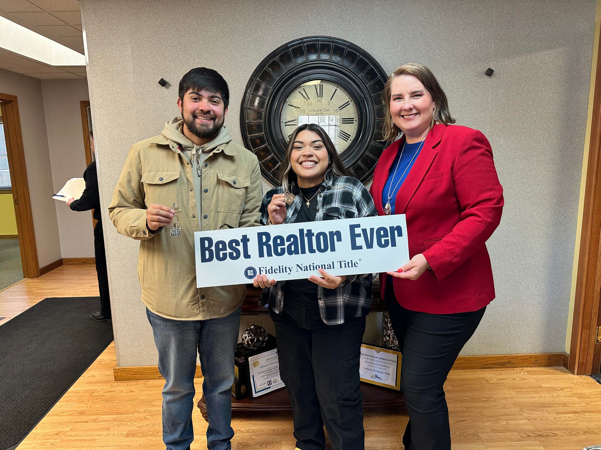 Clientes de Lisa Collio celebrando la compra de su casa en Goshen y Elkhart, Indiana