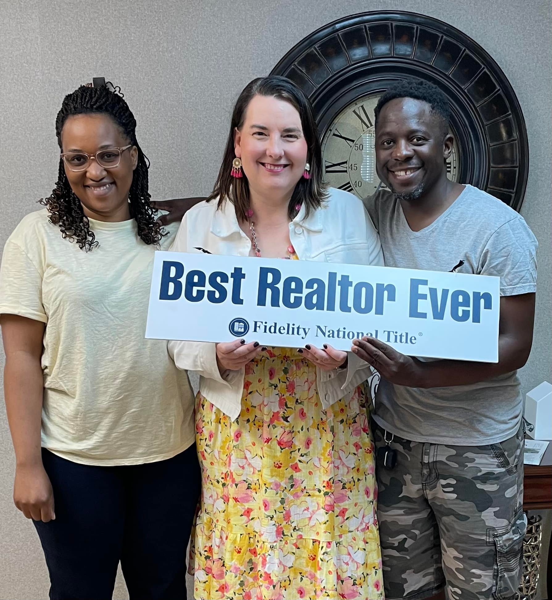 Clientes de Lisa Collio celebrando la compra de su casa en Goshen y Elkhart, Indiana