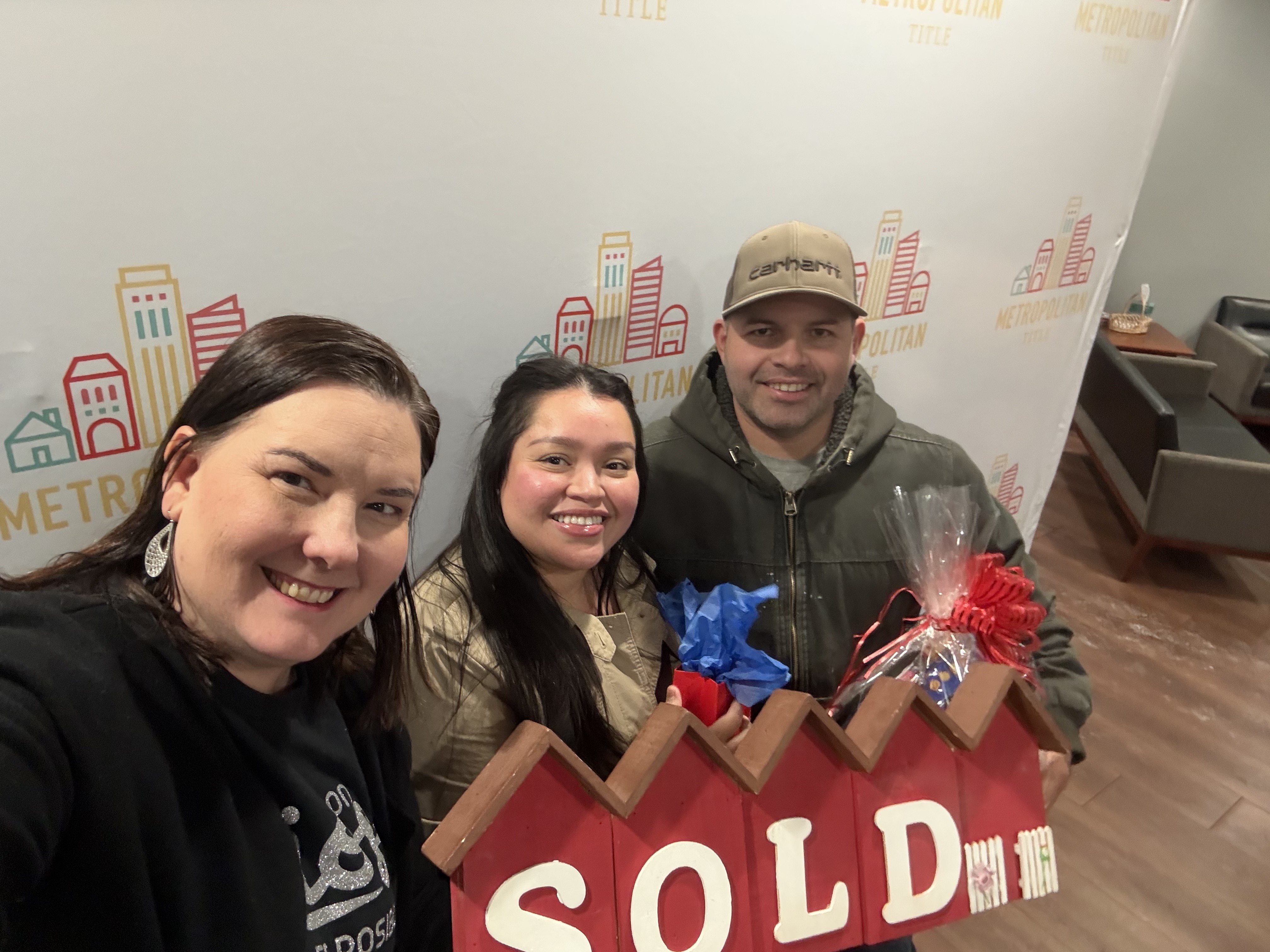 Clientes de Lisa Collio celebrando la compra de su casa en Goshen y Elkhart, Indiana